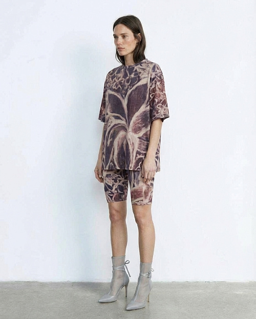 Образ 11: Футболка + Велосипедки Clear Voice