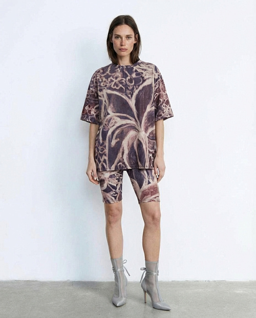 Образ 11: Футболка + Велосипедки Clear Voice